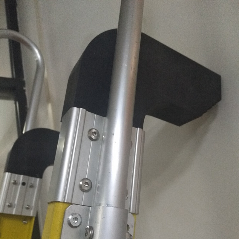 绝缘梯落轨梯带挂